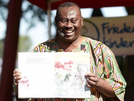 Der Andersentag 2012: Patrick Addai in der Stadtbibliothek | Foto: Gemeinde