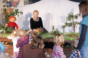 Puppentheater mit Josefine Merkatz in der Stadtbibliothek