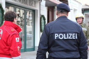 Wegen Finanzpolizei sprung aus Fenster angekündigt