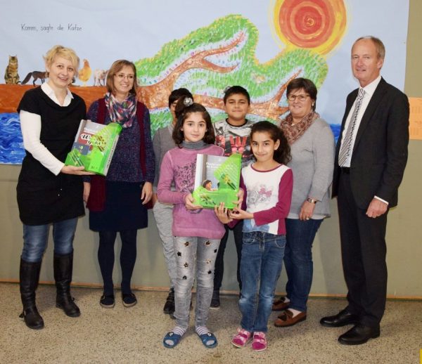 Die Vöcklabrucker Volksschulen I und II waren die ersten Empfänger der Integrationsbox. (Foto: privat)