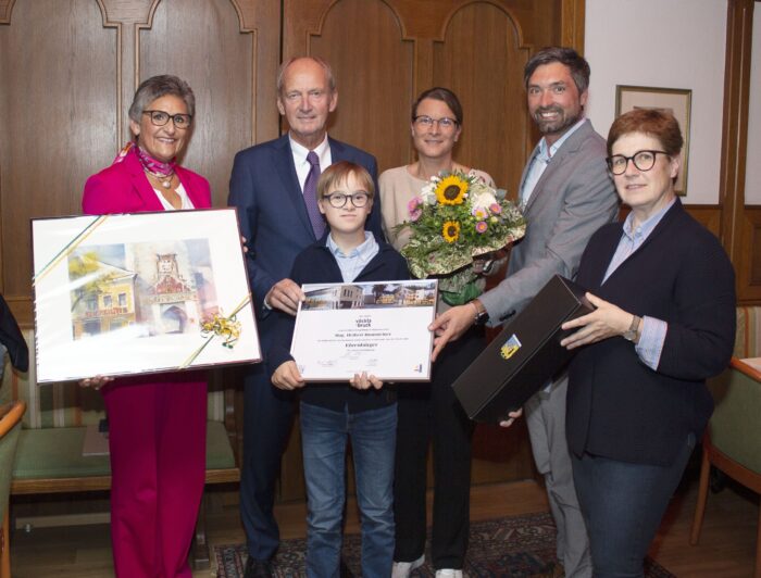 Herbert Brunsteiner Ist Vöcklabrucker Ehrenbürger 1 - Salzi.at